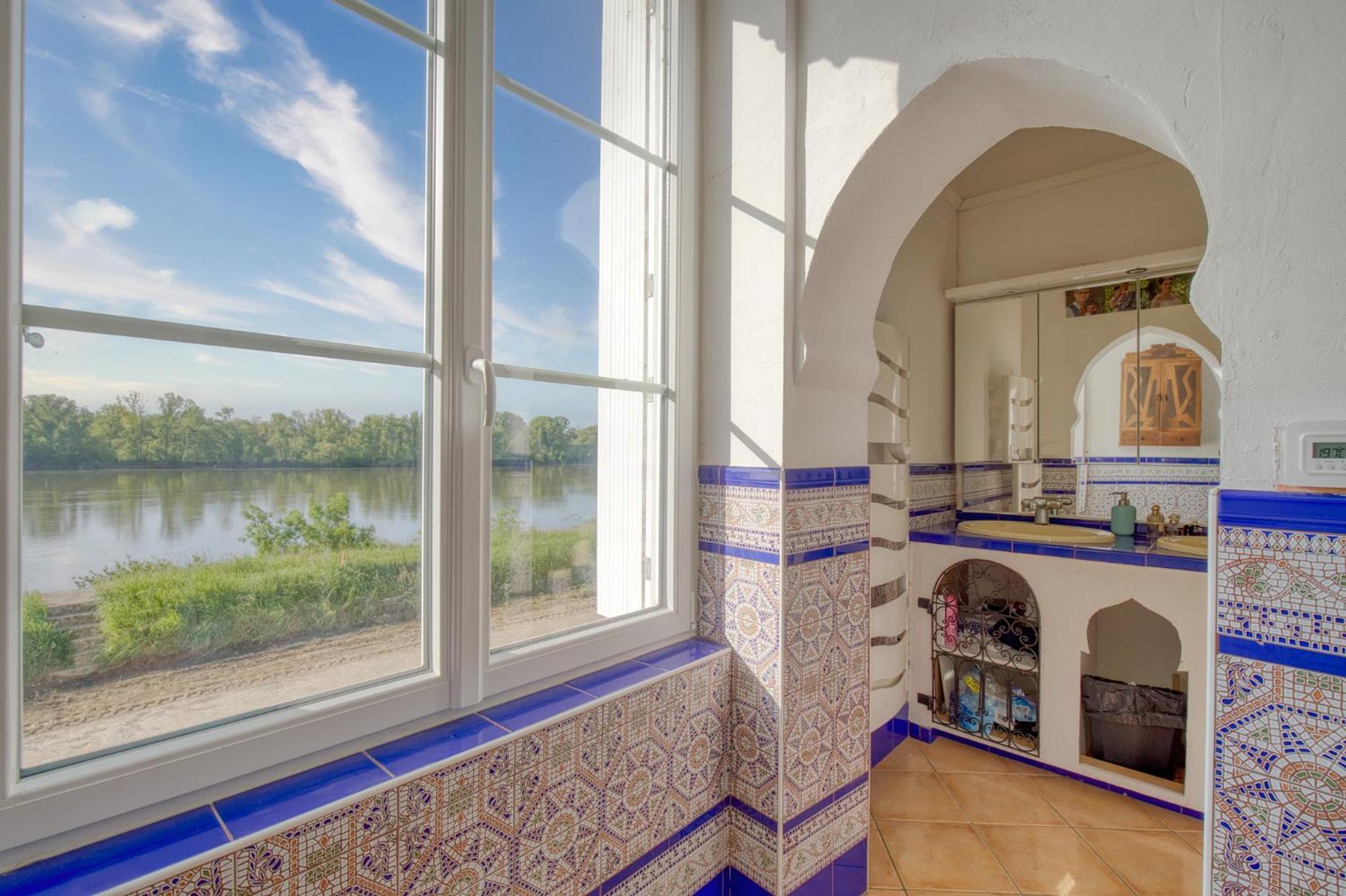 Jacuzzi Et Vue Sur Loire - Maison D'Hotes L'Odyssee La Chapelle-sur-Loire Exterior photo